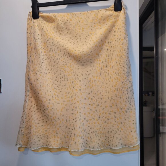 Cute soft flower pattern skirt - Picture 4 of 4